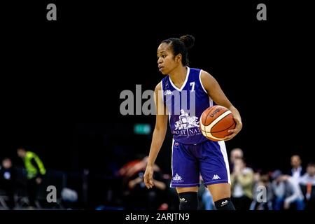 Birmingham, Großbritannien, 26/01/2020. WBBL: Cup-Finale im Arena Birmingham WomenÕs Cup-Finale mit Sevenoaks Sun Beat Durham Palatinates dominiert das Spiel von Anfang an. Durham PalatinatesÕ Nicolette Fong Lyew-Quee (07) sucht einen Teamkollegen. (C)pmgImaging Stockfoto