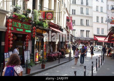 Restaurant und Cafés an der Kreuzung der Rue de la Harpe und Rue Saint-Sevérin im Quartier Latin, Paris, Frankreich Stockfoto