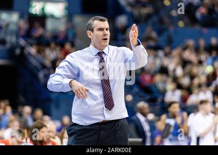 Birmingham, Großbritannien, 26/01/2020. BBL: Cup-Finale in der Arena Birmingham Ein hervorragendes MenÕs-Cup-Finale mit Bristol Flyers gegen Worcester Wolves. Trainer Andreas Kapoulas von Bristol Flyers schrecke während des Spiels an der Ref. (C)pmgImaging Stockfoto