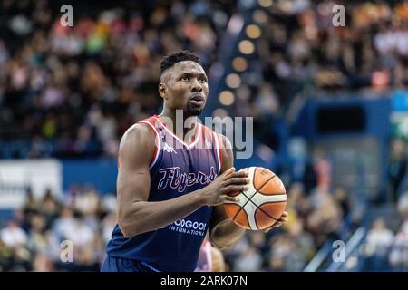 Birmingham, Großbritannien, 26/01/2020. BBL: Cup-Finale in der Arena Birmingham Ein hervorragendes MenÕs-Cup-Finale mit Bristol Flyers gegen Worcester Wolves. Den Freiwurf ergreift Daniel Eddzie (01) von Bristol Flyers. (C)pmgImaging Stockfoto