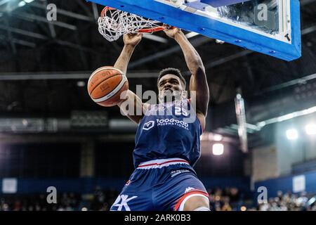 Birmingham, Großbritannien, 26/01/2020. BBL: Cup-Finale in der Arena Birmingham Ein hervorragendes MenÕs-Cup-Finale mit Bristol Flyers gegen Worcester Wolves. Marcus Delpeche (25) von Bristol Flyers macht eine Dunk(c)pmgImaging Stockfoto