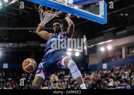 Birmingham, Großbritannien, 26/01/2020. BBL: Cup-Finale in der Arena Birmingham Ein hervorragendes MenÕs-Cup-Finale mit Bristol Flyers gegen Worcester Wolves. Marcus Delpeche (25) von Bristol Flyers macht eine Dunk(c)pmgImaging Stockfoto