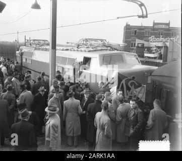 Neue amerikanische Elektrolokomotive (Serie 1200) in Lizenz von Werkspoor Utrechter gebaut [viele Ansichten für die Lok im Bahnhof Driebergen-Zeist] Datum: 27. November 1951 Standort: Utrechter Schlagwörter: Lokomotiven, Eisenbahn-Institutionenname: VMF-Stork Stockfoto