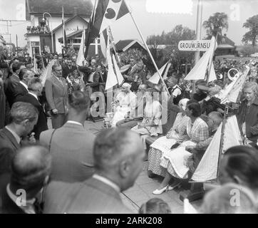 Elektrifizierungsstrecke Zwolle-Leeuwarden-Groningen. Letzte Fahrt Dieselzug Datum: 17. Mai 1952 Ort: Grouw Stichwörter: Öffentlichkeit, Eisenbahn, Züge Name Der Einrichtung: NS Stockfoto