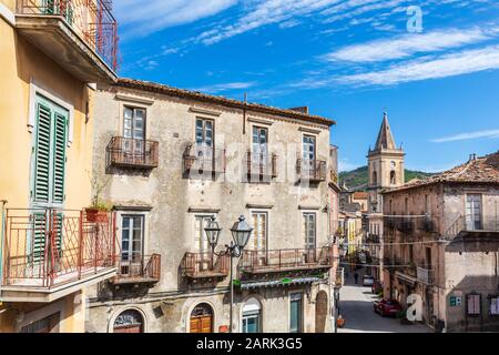 Italien, Sizilien, Provinz Messina, Francavilla di Sicilia. Die mittelalterliche Bergstadt Francavilla di Sicilia. Stockfoto