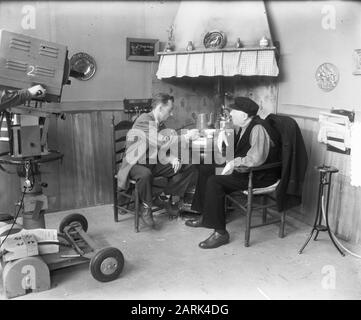 TV Vara: Gedenkfeier April-May-Streik; Johan Elsensohn en Rijk de Gooyer (links) Datum: 24. April 1953 Schlüsselwörter: Gedenkfeiern Stockfoto