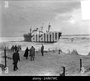 Sturm an der Küste Panamerika-Schiff Watingo am Strand Berge Datum: 22. Dezember 1954 Ort: Berge, Panama Schlagwörter: Schiffe, Stürme, Strände persönlicher Name: MERGEN Stockfoto