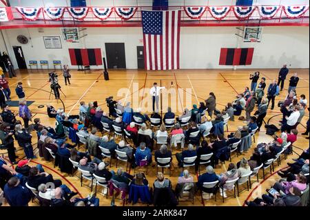 Ottumwa, Iowa, USA. Januar 2020. Der ehemalige Bürgermeister von South Bend, Indiana und der aktuelle Präsidentschaftskandidat der Demokraten, PETE BUTTIGIEG, hält ein Rathaus in der Familie Ottumwa YMCA. Die erste Iowa-Warnung wird am kommenden Montag angefochten, und die Kandidaten nutzen faires Wetter, um den Staat zu durchkreuzen und ihre Schlussargumente den Wählern vorzubringen. Credit: Brian Cahn/ZUMA Wire/Alamy Live News Stockfoto