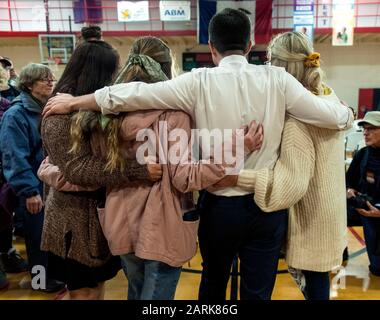Ottumwa, Iowa, USA. Januar 2020. Der ehemalige Bürgermeister von South Bend, Indiana und der aktuelle Präsidentschaftskandidat der Demokraten, PETE BUTTIGIEG, hält ein Rathaus in der Familie Ottumwa YMCA. Die erste Iowa-Warnung wird am kommenden Montag angefochten, und die Kandidaten nutzen faires Wetter, um den Staat zu durchkreuzen und ihre Schlussargumente den Wählern vorzubringen. Credit: Brian Cahn/ZUMA Wire/Alamy Live News Stockfoto