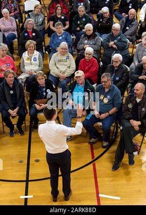 Ottumwa, Iowa, USA. Januar 2020. Der ehemalige Bürgermeister von South Bend, Indiana und der aktuelle Präsidentschaftskandidat der Demokraten, PETE BUTTIGIEG, hält ein Rathaus in der Familie Ottumwa YMCA. Die erste Iowa-Warnung wird am kommenden Montag angefochten, und die Kandidaten nutzen faires Wetter, um den Staat zu durchkreuzen und ihre Schlussargumente den Wählern vorzubringen. Credit: Brian Cahn/ZUMA Wire/Alamy Live News Stockfoto