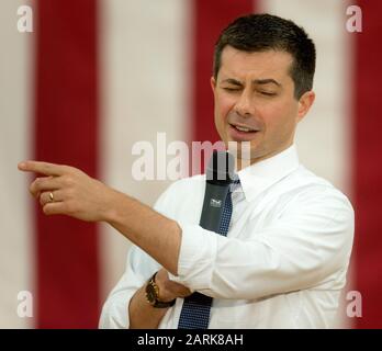 Ottumwa, Iowa, USA. Januar 2020. Der ehemalige Bürgermeister von South Bend, Indiana und der aktuelle Präsidentschaftskandidat der Demokraten, PETE BUTTIGIEG, hält ein Rathaus in der Familie Ottumwa YMCA. Die erste Iowa-Warnung wird am kommenden Montag angefochten, und die Kandidaten nutzen faires Wetter, um den Staat zu durchkreuzen und ihre Schlussargumente den Wählern vorzubringen. Credit: Brian Cahn/ZUMA Wire/Alamy Live News Stockfoto
