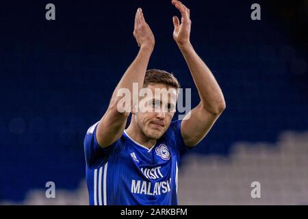 Cardiff, Großbritannien. Januar 2020. Will Vaulks von Cardiff City lobt die Fans in vollem Umfang. EFL Skybet Meisterschaftsspiel, Cardiff City gegen West Bromwich Albion im Cardiff City Stadium am Dienstag, 28. Januar 2020. Dieses Bild darf nur für redaktionelle Zwecke verwendet werden. Nur redaktionelle Nutzung, Lizenz für kommerzielle Nutzung erforderlich. Keine Verwendung bei Wetten, Spielen oder einer einzelnen Club-/Liga-/Spielerpublikationen. PIC von Lewis Mitchell/Andrew Orchard Sportfotografie/Alamy Live News Credit: Andrew Orchard Sportfotografie/Alamy Live News Stockfoto