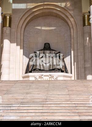 Dschingis Khan-Statue, Government Place Building, Sükhbaatar Square, Ulaanbaatar, Mongolia Stockfoto