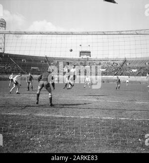 Finale des europäischen Jugendturniers England gegen Spanien 4-0, Spielmoment Datum: 5. April 1964 Schlagwörter: Sport, Fußball Stockfoto