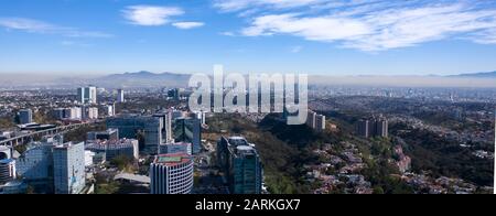 Verschmutzung durch den Smog in Mexiko-Stadt aus dem Bezirk Santa Fe Stockfoto