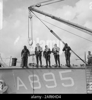 Flottentage in den Helder. Taucher sind bereit Datum: 5. August 1966 Ort: Den Helder Schlüsselwörter: Taucher, Marine Stockfoto