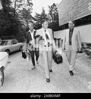 Kernploeg Holländisches Teamtreffen in Zeist im KNVB-Sportzentrum; Rinus Michels (r) und Fadrhonc Datum: 21. Mai 1974 Ort: Utrechter, Zeist Schlüsselwörter: Teams, Sportzentren persönlicher Name: Fadrhonc, Frantique, Michels, Rinus Stockfoto