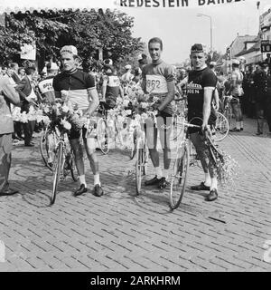 Radsport, die Acht von Chaam, verließ Jef Planckaert in der nationalen Trikolore Belgiens, neben ihm der niederländische Landesmeister Albertus Ab Geldermans und Datum: 1. August 1962 Ort: Chaam-Schlüsselwörter: Kriterien, Sport, Radsport Personenname: Acht van Chaam, Geldermans Ab, Planckaert Jef Stockfoto