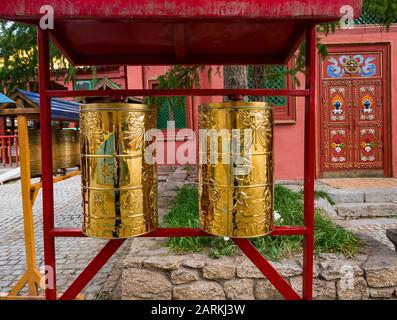 Goldene Gebeträder, Kloster Gandan, Ulaanbaatar, Mongolia, Asien Stockfoto