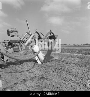 Werk, Maschinen, Land Datum: 14. Juni 1972 Standort: Alkmaar, Noord-Holland Schlüsselwörter: Boden, Maschinen, Name der Arbeitseinrichtung: Willnerploeg Stockfoto