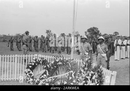 Militärkrankenhaus in Medan. Defilé te Medan [Defilé Honorary Medan] Datum: 13. März 1948 Ort: Indonesien, Medan, Niederländische Ostindien, Sumatra Stockfoto