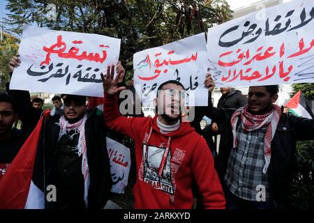 Gaza, Palästina. Januar 2020. Ein palästinensischer Protestler jubbt lautstark bei einem Protest gegen den US-Friedensplan über den Nahen Osten in Rafah. Credit: Sopa Images Limited/Alamy Live News Stockfoto