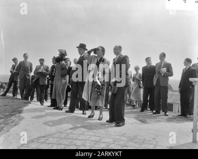 Arbeitsbesuch Königin Juliana Provinz Groningen, Ankunft Eelde Datum: 25. Mai 1954 Ort: Eelde, Groningen Schlüsselwörter: Ankunft, PROVINZEN, Königin, Arbeitsbesuche persönlicher Name: Juliana (Königin Niederlande), Juliana, Königin Stockfoto