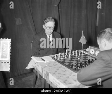 Erste Runde der Kandidatinnen WM-Schach. V. Smyslov (Russland) Datum: 26. März 1956 Schlagwörter: Schach, Runden, Turniere persönlicher Name: V. Smyslov Stockfoto