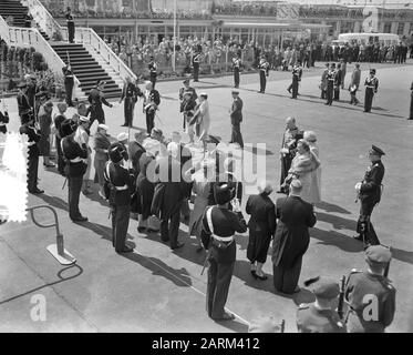 Großherzlicher Besuch aus Luxemburg. Ankunft Schiphol Datum: 5. Juni 1956 Stichwörter: Ankunft, Besuche Stockfoto