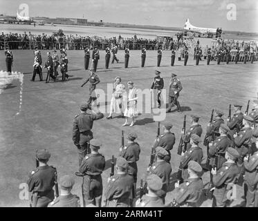 Großherzlicher Besuch aus Luxemburg. Ankunft Schiphol Datum: 5. Juni 1956 Stichwörter: Ankunft, Besuche Stockfoto