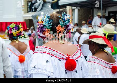 Szene auf dem sehr beliebten Mil Polleras Festival, das am Januar in Las Tablas in Panama gefeiert wurde Stockfoto