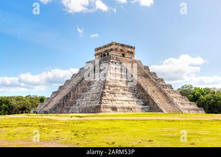 Berühmte Pyramide von Kukulcan in Chichen Itza, der größten archäologischen Städten der präkolumbischen Zivilisation der Maya auf der Halbinsel Yucatan der Mexic Stockfoto