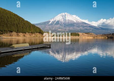 Mt. Fuji Spiegelte sich im Tanuki-See Wider Stockfoto