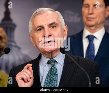 Senator Jack Reed (D-RI) in der Senate Subway, im US Capitol, in ...