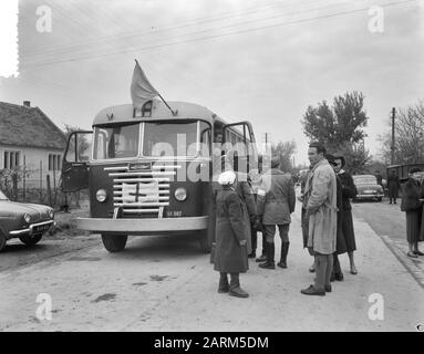 Versand Bekleidung und Lebensmittel vom Österreichischen Roten Kreuz Güterbahnhof Zerdorf Datum: 31. Oktober 1956 Schlagwörter: Kleidung, LEBENSMITTELEINSTELLUNG Name: Rotes Kreuz Stockfoto