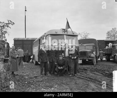 Versand Bekleidung und Lebensmittel vom Österreichischen Roten Kreuz Güterbahnhof Zerdorf Datum: 31. Oktober 1956 Schlagwörter: Kleidung, LEBENSMITTELEINSTELLUNG Name: Rotes Kreuz Stockfoto