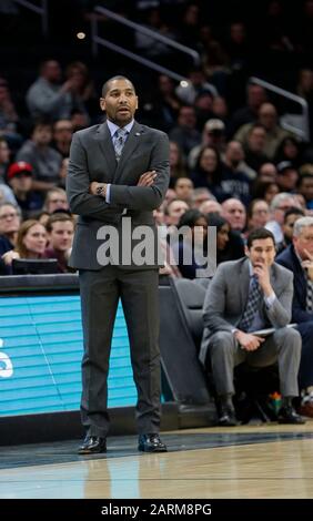 Washington DC, USA. Januar 2020. 28. Januar 2020: Butler Bulldogs Head Coach Lavall Jordan während eines NCAA Männer Basketballspiels zwischen den Georgetown Hoyas und den Butler Bulldogs in der Capital One Arena in Washington, DC Justin Cooper/CSM Credit: CAL Sport Media/Alamy Live News Stockfoto