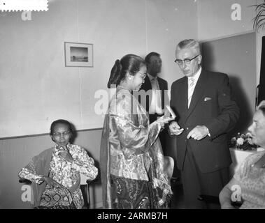 Start der Doppelfädelfähre Krakatau auf der Zaanlandse Shipbouw Mie. Datum: 19. September 1959 Stichwörter: Tewaterlatingen Institutionenname: Zaanlandse Scheepbouw Maatschappij Stockfoto