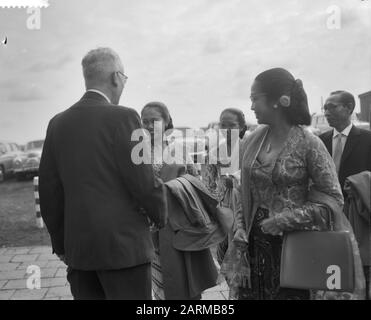 Start der Doppelfädelfähre Krakatau auf der Zaanlandse Shipbouw Mie. Datum: 19. September 1959 Stichwörter: Tewaterlatingen Institutionenname: Zaanlandse Scheepbouw Maatschappij Stockfoto