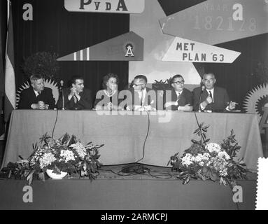 Fackel Carrier Day der Labour Party in Utrechter Datum: 7. Februar 1960 Ort: Utrechter Schlüsselwörter: Fackelträger Tage Institutionenname: PvdA Stockfoto