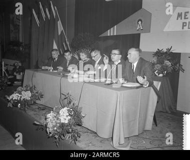 Fackel Carrier Day der Labour Party in Utrechter Datum: 7. Februar 1960 Ort: Utrechter Schlüsselwörter: Fackelträger Tage Institutionenname: PvdA Stockfoto