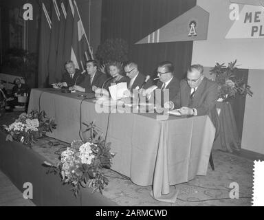 Fackel Carrier Day der Labour Party in Utrechter Datum: 7. Februar 1960 Ort: Utrechter Schlüsselwörter: Fackelträger Tage Institutionenname: PvdA Stockfoto