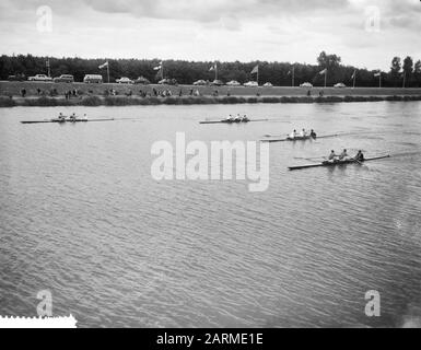 Jubilee Ruderwettkämpfe am Bosbaan, während des Rennens (Übersicht) Datum: 3. Juli 1960 Ort: Amsterdam, Amsterdamse Bos, Bosbaan, Noord-Holland Schlagwörter: Ruderspiele, Jubiläen, Übersichten, Rennen Stockfoto