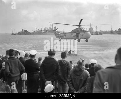 Flottentage in den Helder, Hubschrauber während der Demonstration Datum: 19. August 1960 Ort: Den Helder Schlüsselwörter: Demonstrationen, HELOTDAYS Stockfoto