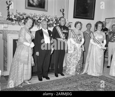 Gala-Dinner in der Botschaft Österreichs. Königin Juliana, scharf und Prinz Bernhard Datum: 18. Mai 1961 Schlagwörter: Galadiner persönlicher Name: Bernhard (Prinz Niederlande), Juliana (Königin Niederlande) Stockfoto