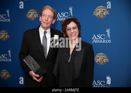 (L-R) Frederick Elmes und Lisa Cholodenko nehmen am 25. Januar 2020 an den 34. Jährlichen American Society of Cinematographers ASC Awards im Ray Dolby Ballroom in Los Angeles, Kalifornien, USA Teil. Stockfoto