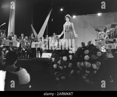 Grand Gala Du Disque in Kurhaus. Margot Eskens Datum: 30. September 1961 Standort: Scheveningen, Zuid-Holland-Institution Name: Kurhaus Stockfoto