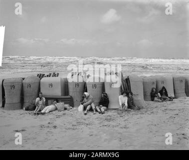 Zandvoort am Himmelfahrtstag Datum: 31. Mai 1962 Ort: Noord-Holland, Zandvoort Schlüsselwörter: Badegäste, Strände, liegen Persönliche Bezeichnung: Himmelfahrt Stockfoto