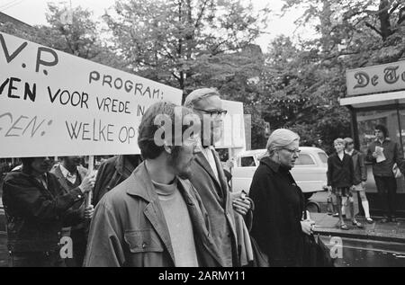 Vietnam-Demonstration in Amsterdam. Datum der Prozession: 19. August 1967 Ort: Amsterdam, Vietnam Stichwörter: Prozession Stockfoto