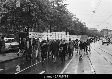 Vietnam-Demonstration in Amsterdam. Datum der Prozession: 19. August 1967 Ort: Amsterdam, Vietnam Stichwörter: Prozession Stockfoto